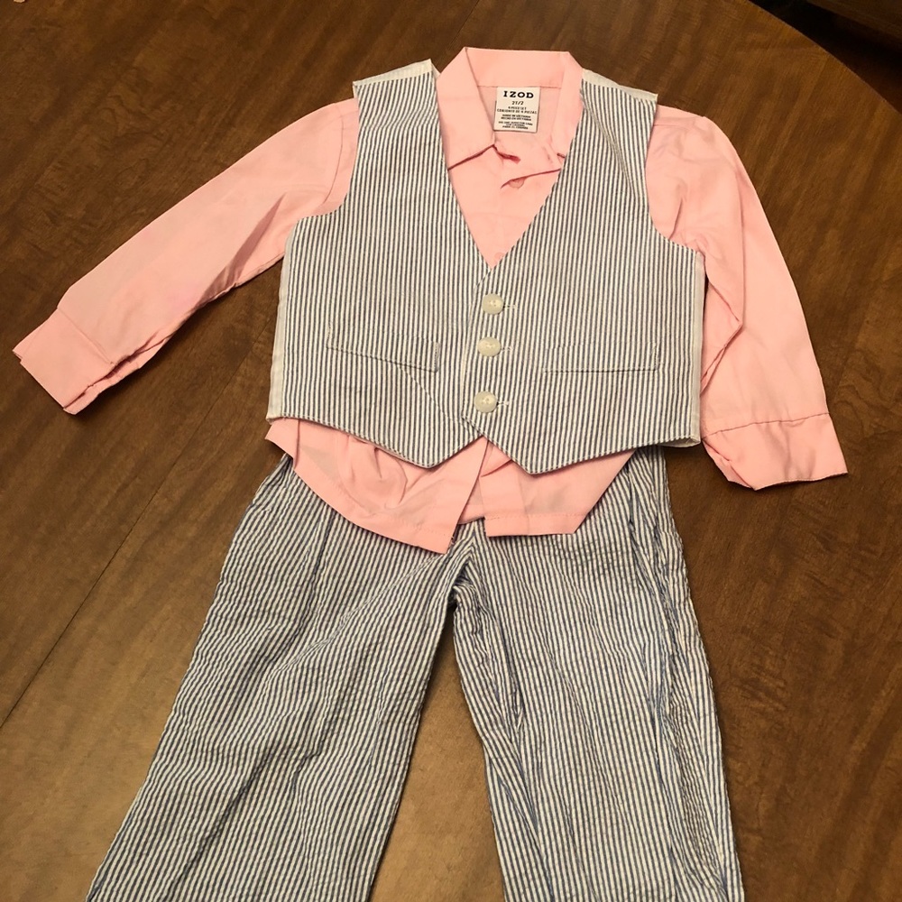 IZOD Seersucker Vest Set